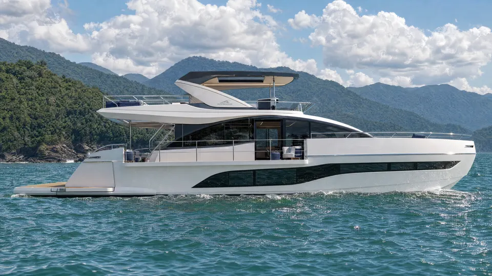 Intermarine 25M navegando