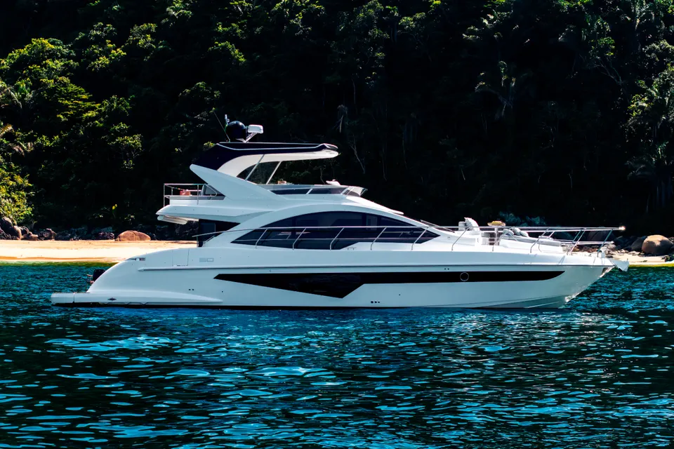 Intermarine 60 navegando