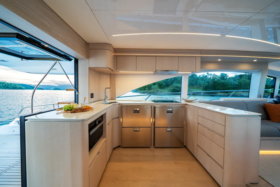 Intermarine 640HDF — foto 32 de 38