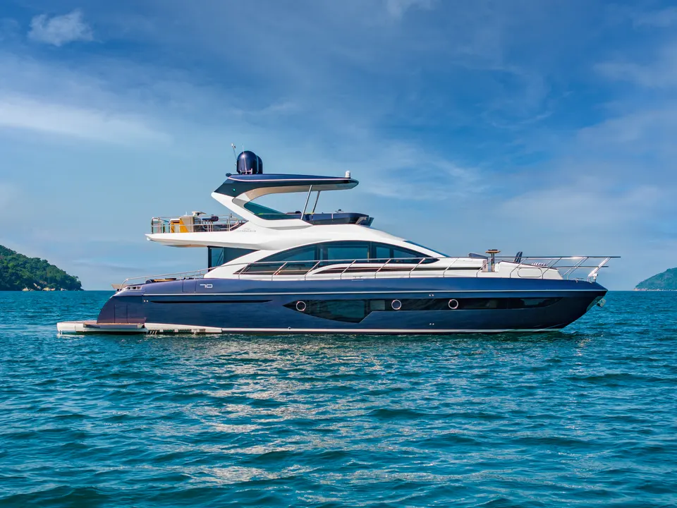 Intermarine 70 navegando
